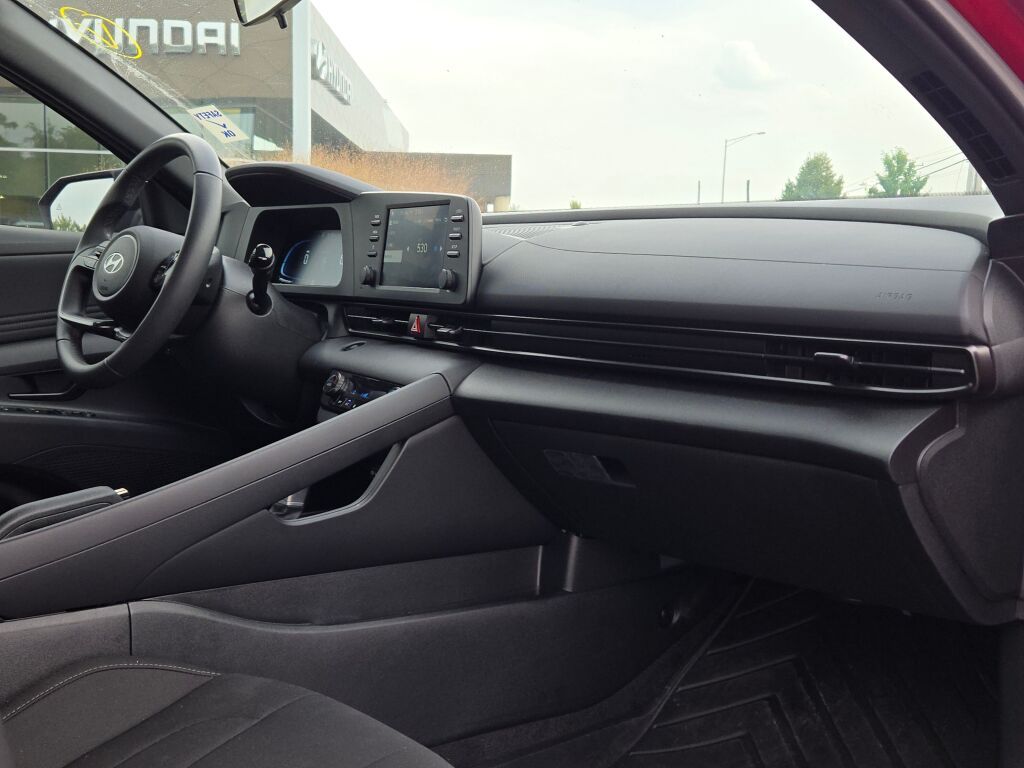 2025 Hyundai Elantra SEL Sport photo 7