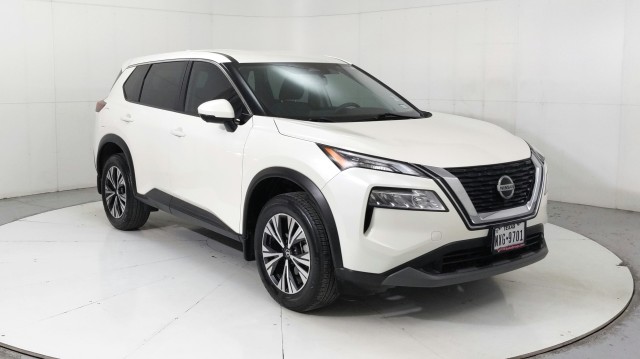 Used 2021  Nissan SV image 7