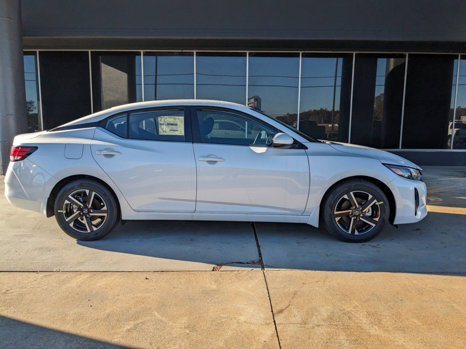 2025 Nissan Sentra SV photo 2