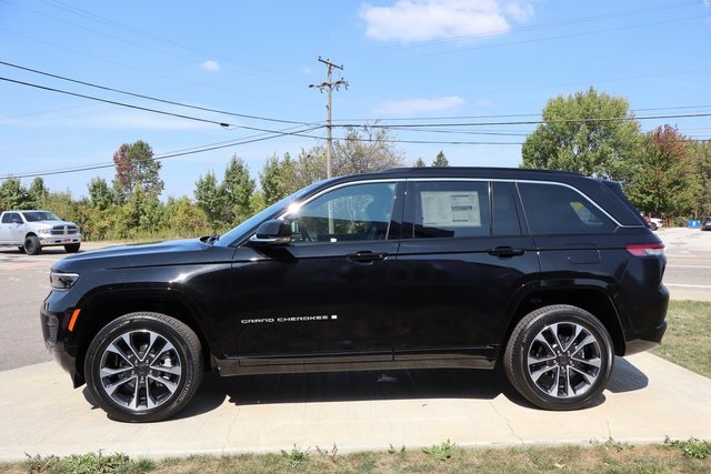 2025 Jeep Grand Cherokee Overland photo 28