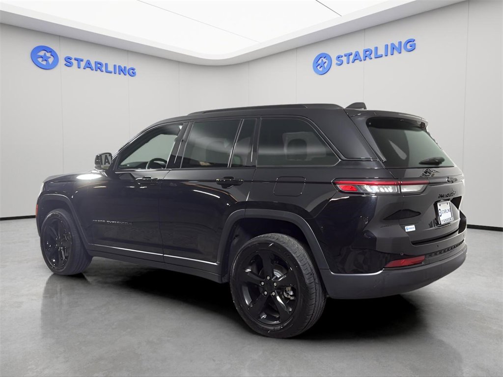 2023 Jeep Grand Cherokee Altitude photo 3