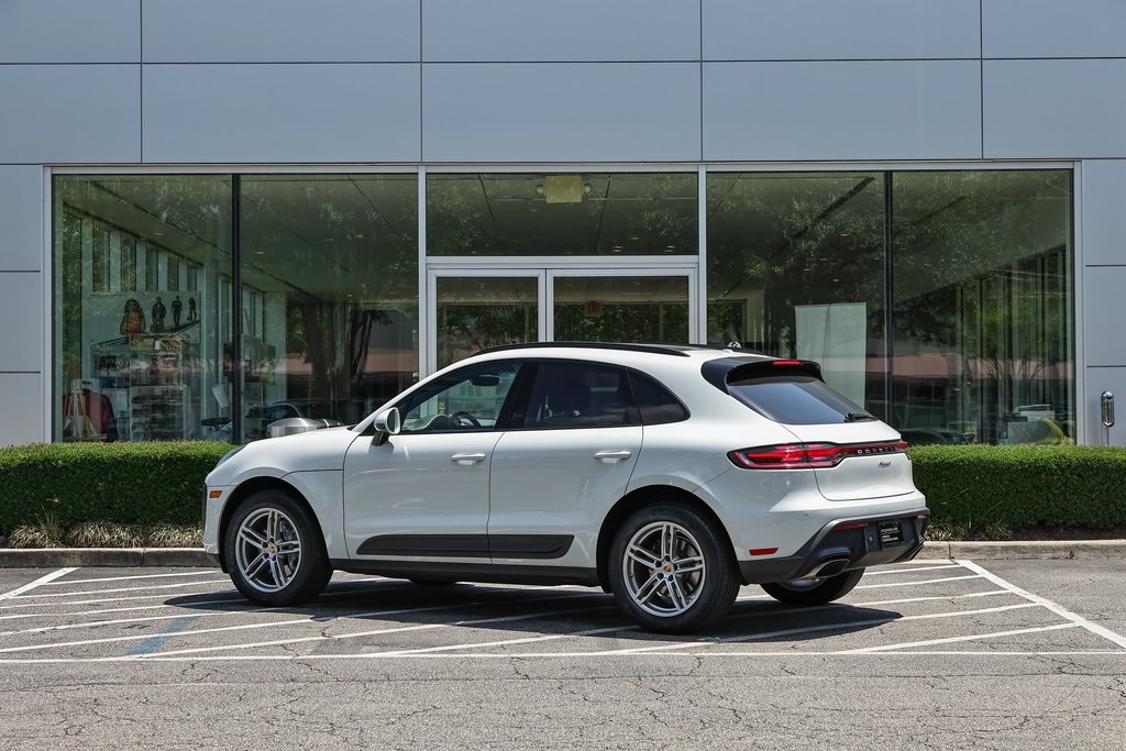 2024 Porsche Macan T photo 3