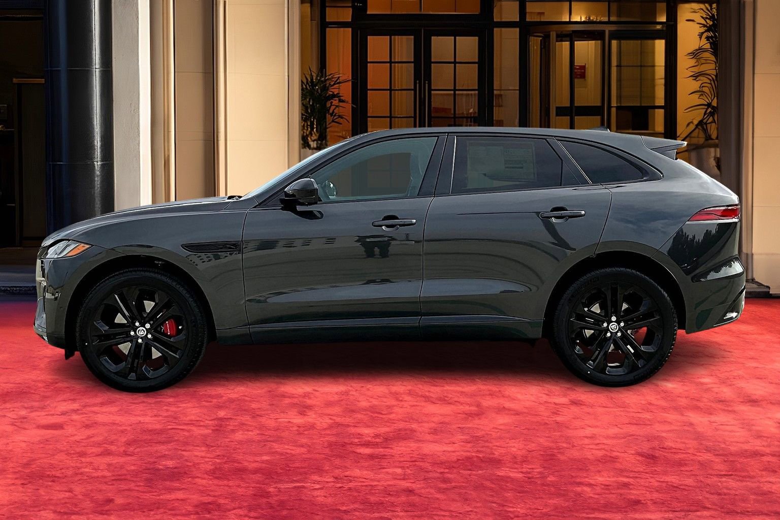 2025 Jaguar F-PACE R-Dynamic S photo 2