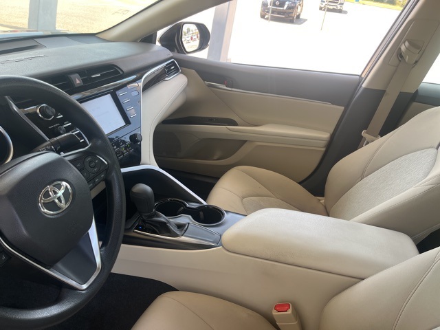 2018 Toyota Camry LE photo 10