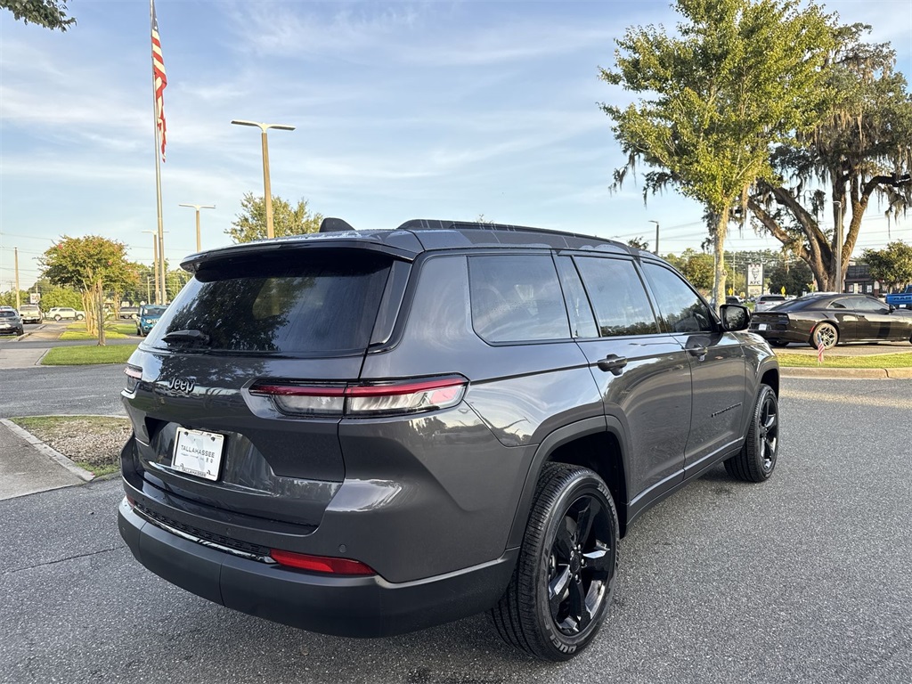 2025 Jeep Grand Cherokee Altitude photo 3