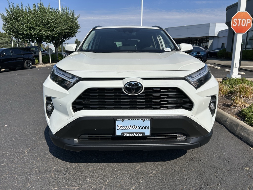 2022 Toyota RAV4 XLE Premium photo 2