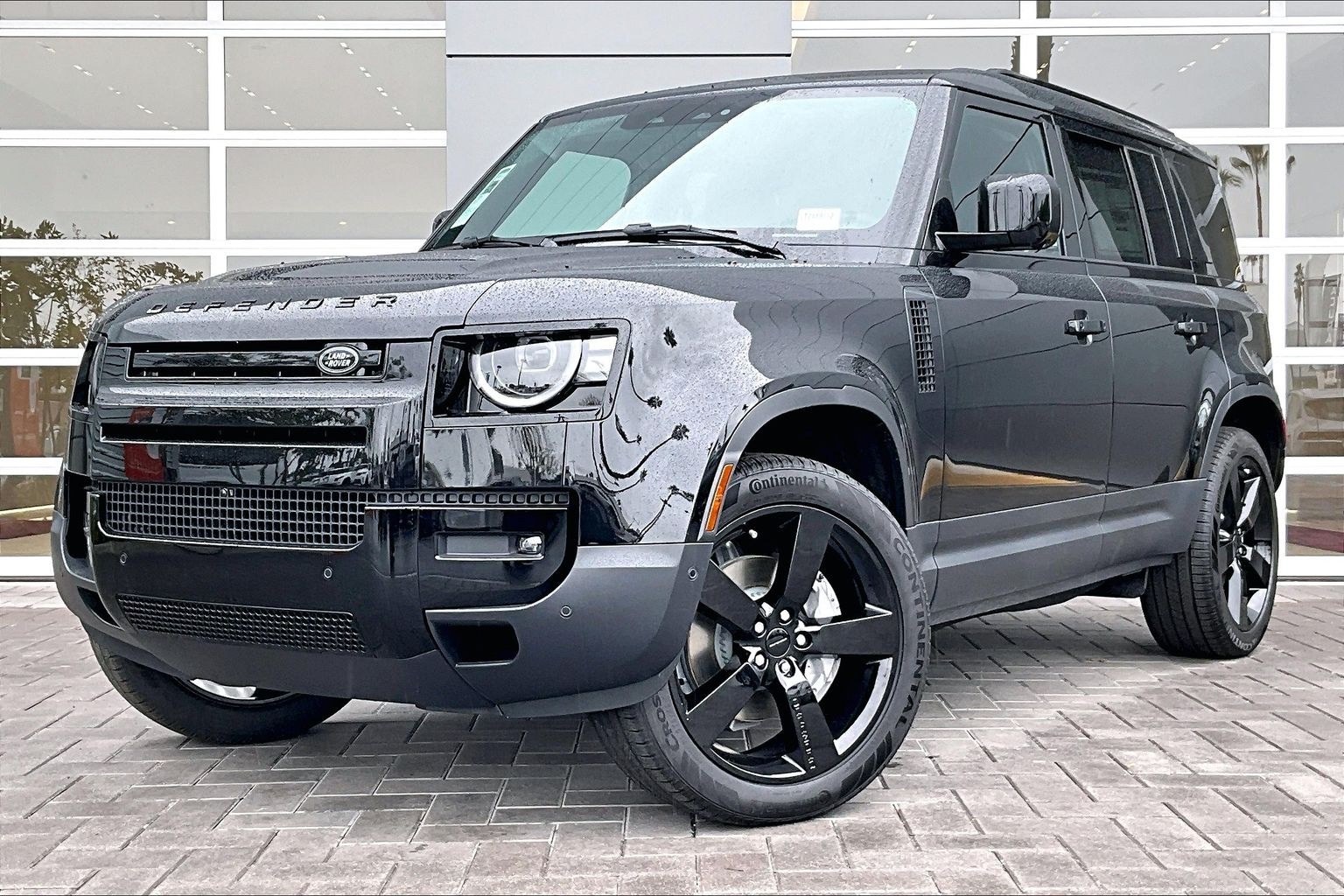 2026 Land Rover Defender S's photo