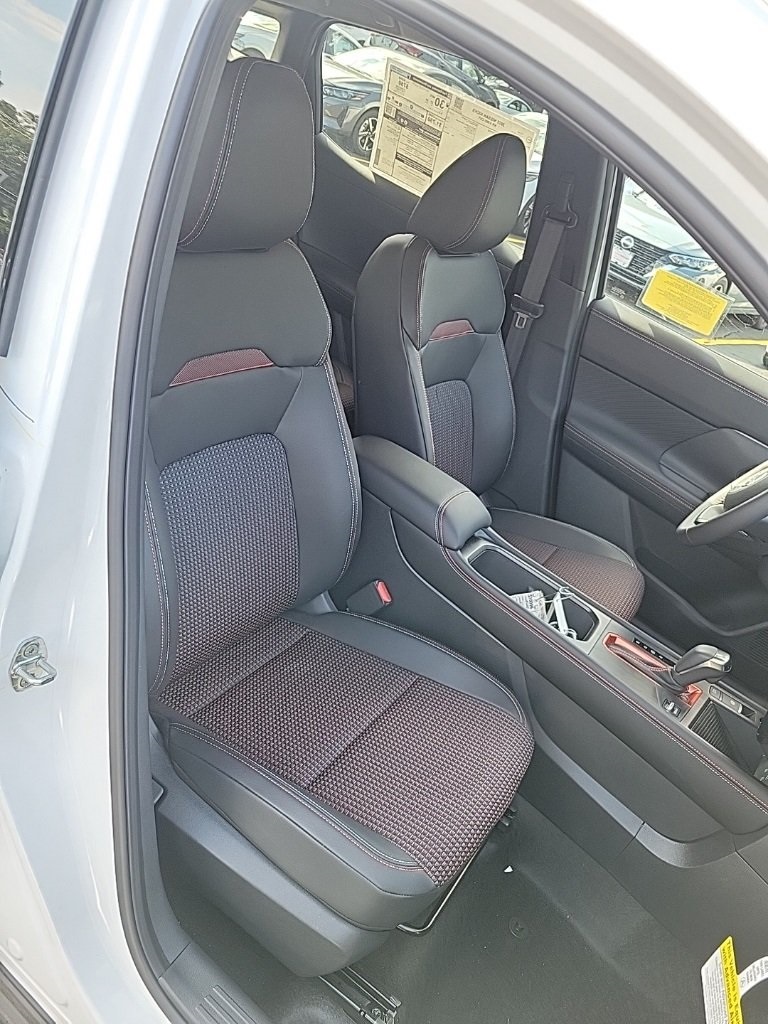 2026 Nissan Kicks SR photo 17