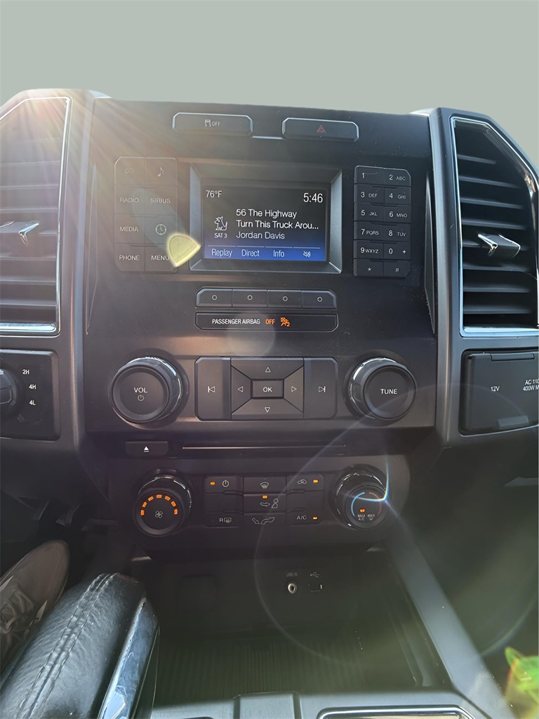 2015 Ford F-150 XLT photo 29