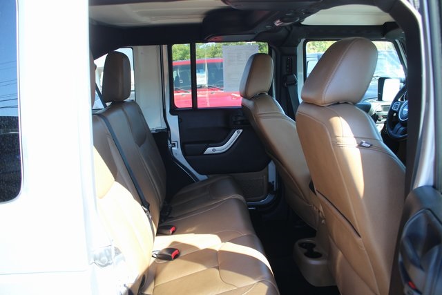 2015 Jeep Wrangler Unlimited Sahara photo 22
