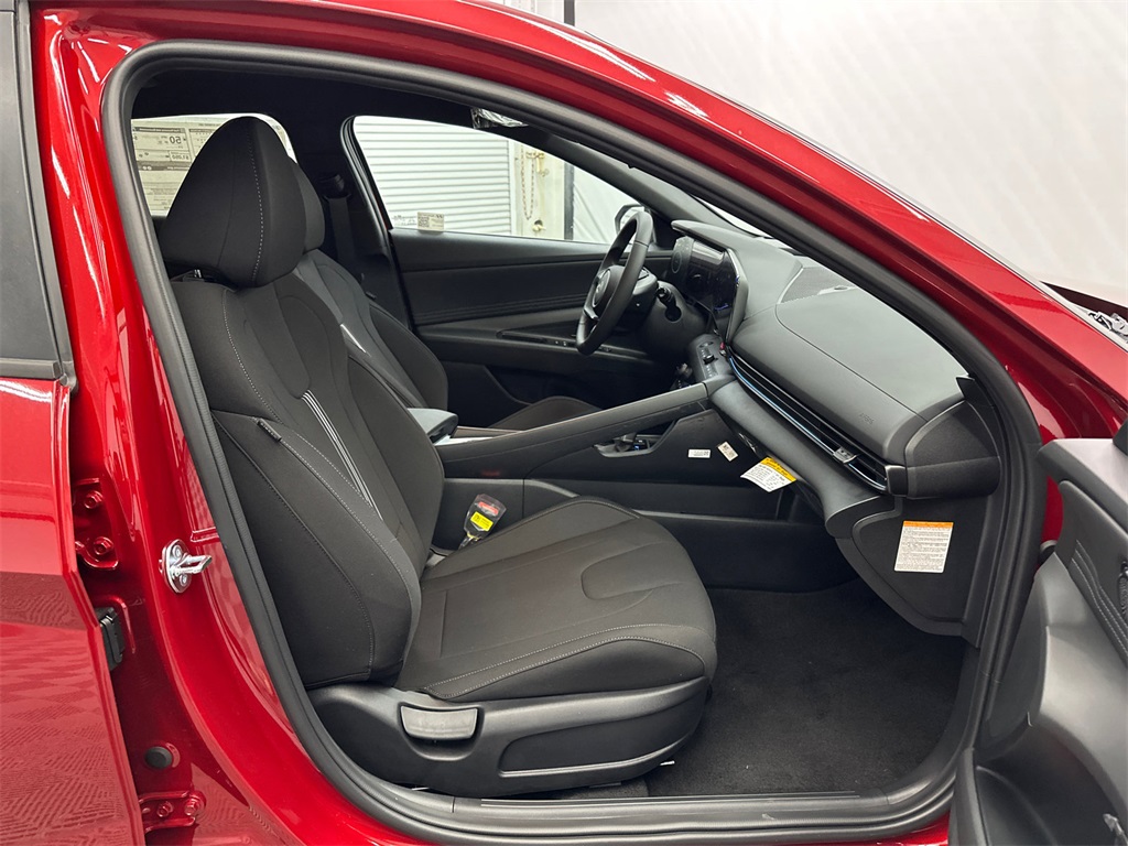 2025 Hyundai Elantra Hybrid SEL Sport photo 13