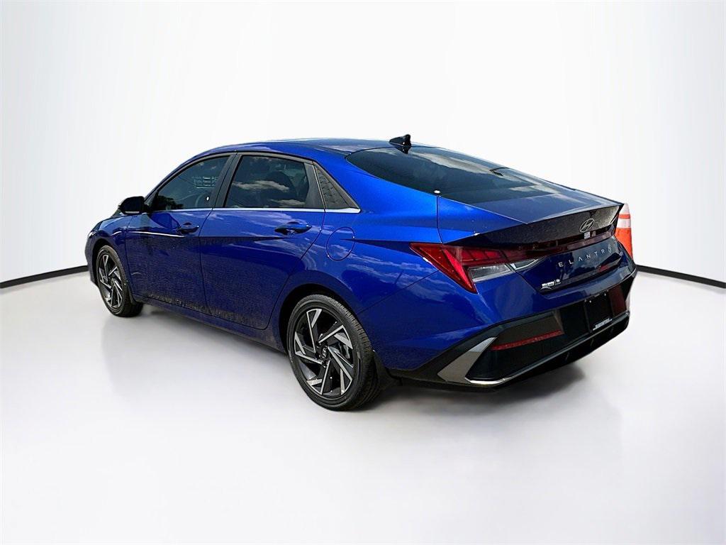 2025 Hyundai Elantra Hybrid Limited photo 4