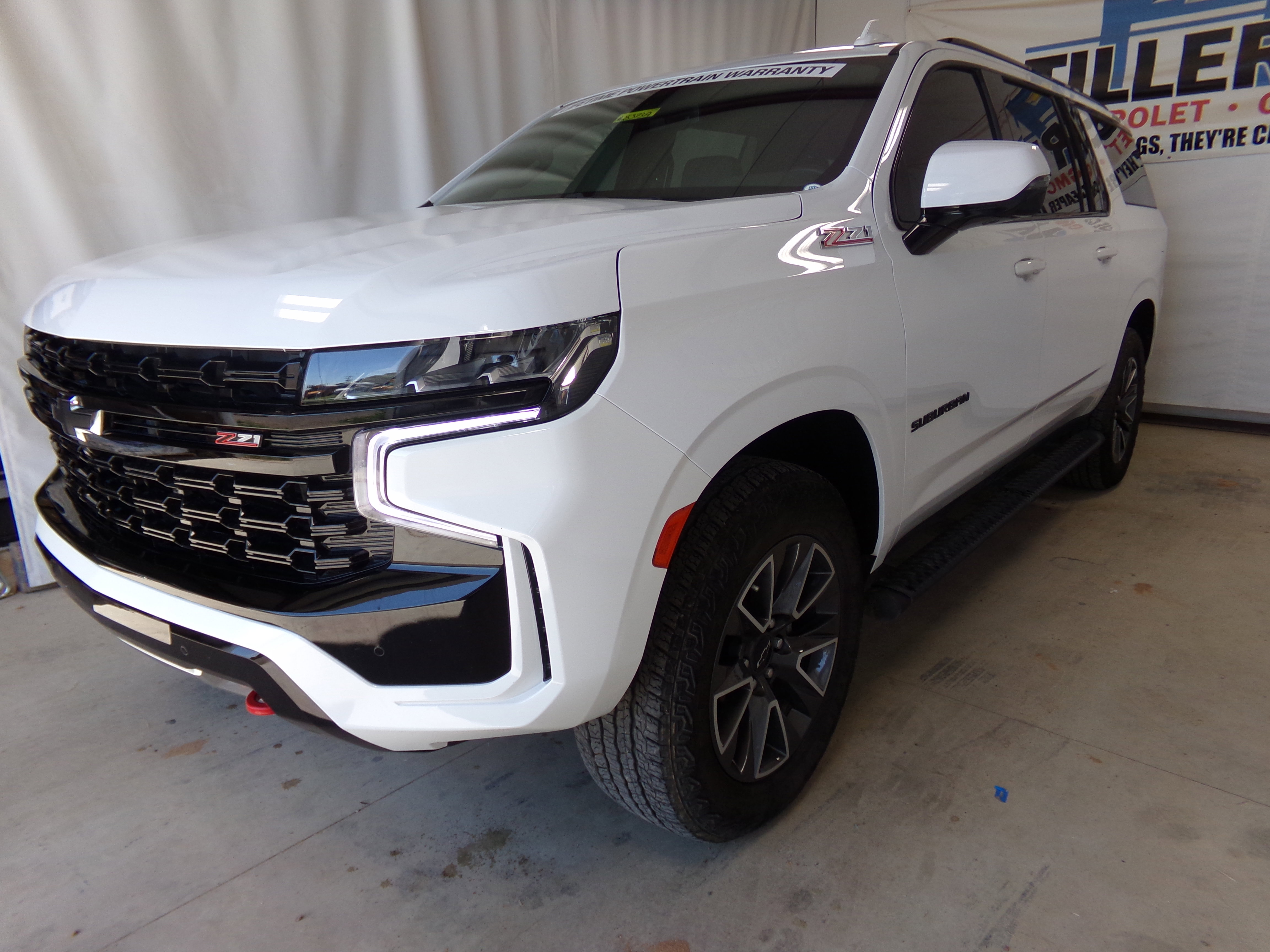 2023 Chevrolet Suburban Z71 photo 2