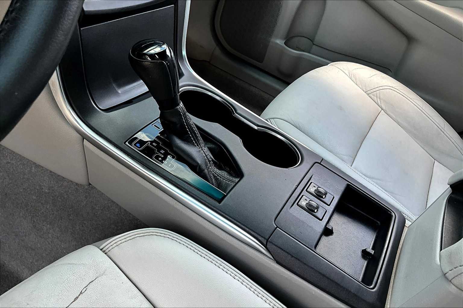 2016 Toyota Camry XLE photo 16
