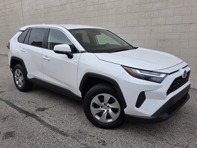 2023 Toyota RAV4 LE photo 4