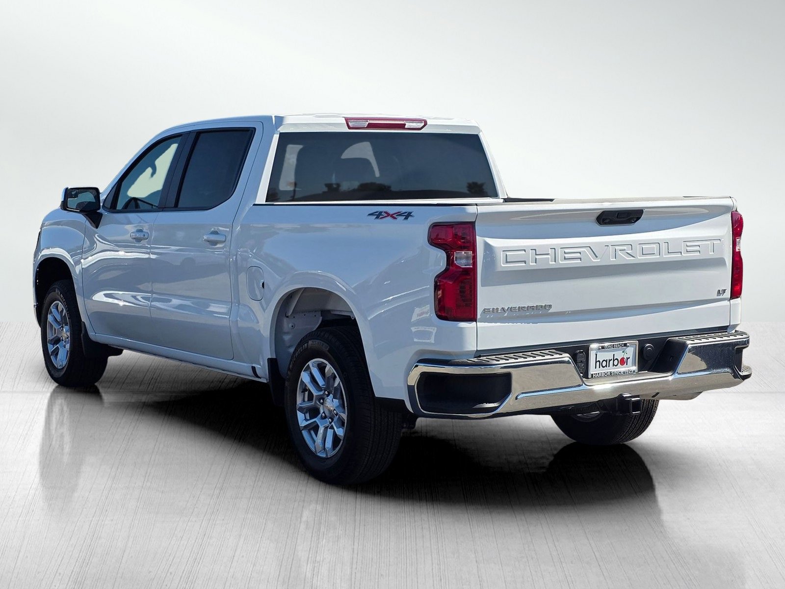 2025 Chevrolet Silverado 1500 LT photo 4