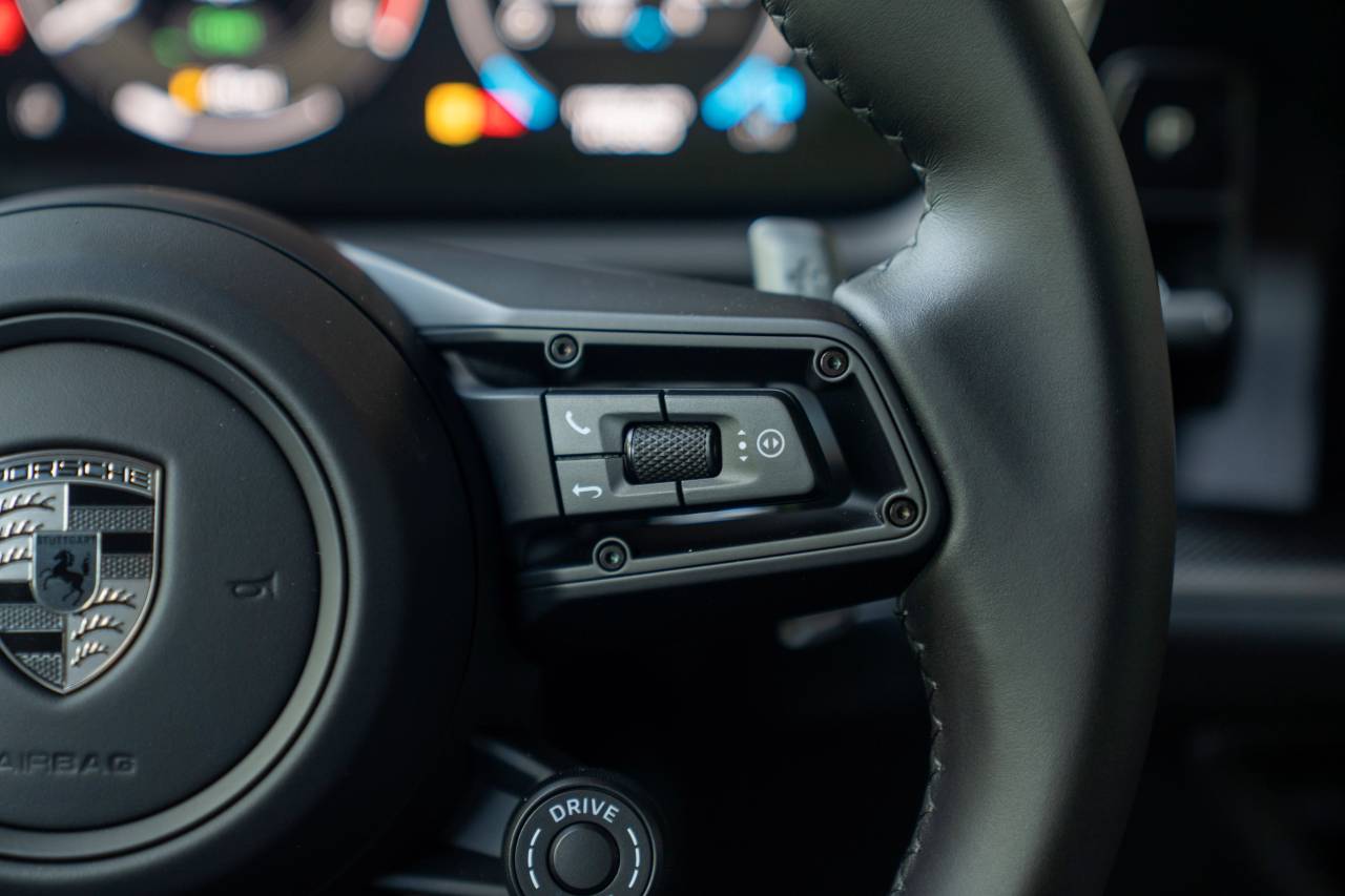 2025 Porsche Cayenne Turbo E-Hybrid Coupe photo 9