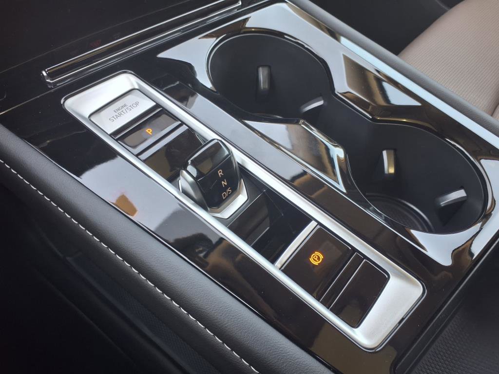 2025 Volkswagen Atlas SEL photo 4