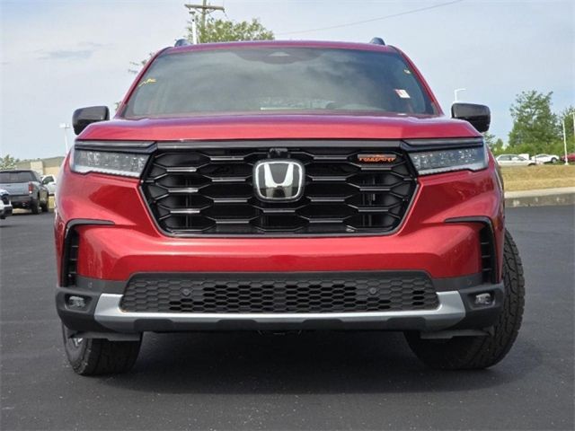 2025 Honda Pilot TrailSport photo 2