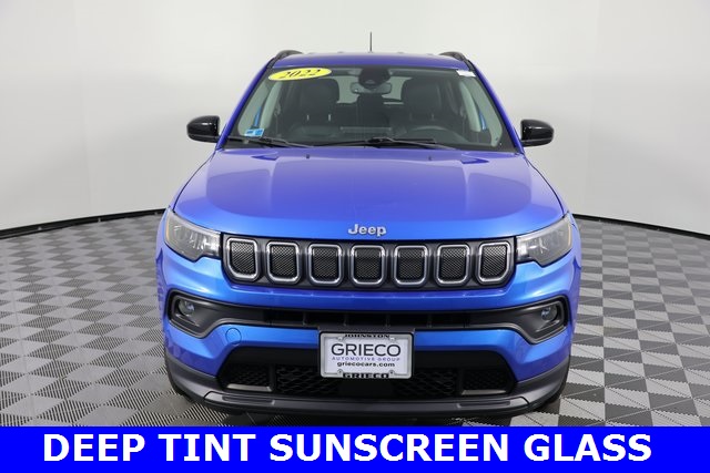 2022 Jeep Compass Latitude Lux photo 3