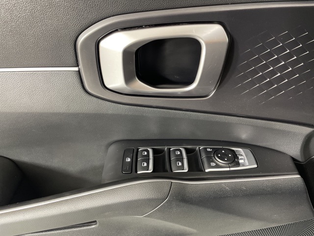 2022 Kia Sorento LX photo 17