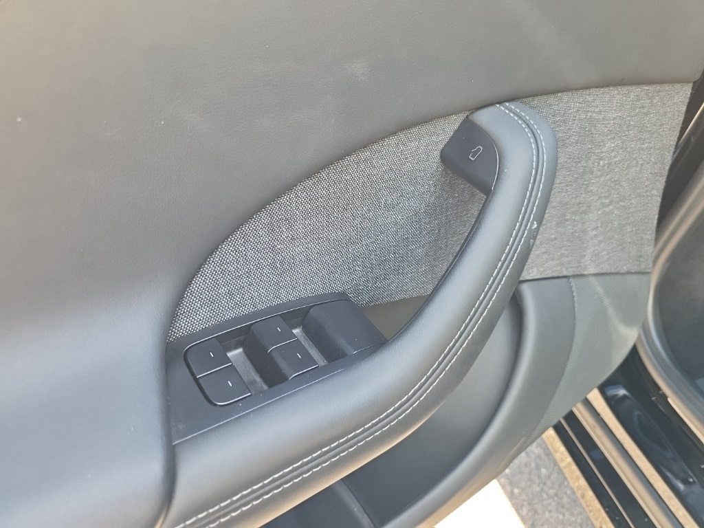 2022 Tesla Model S photo 11