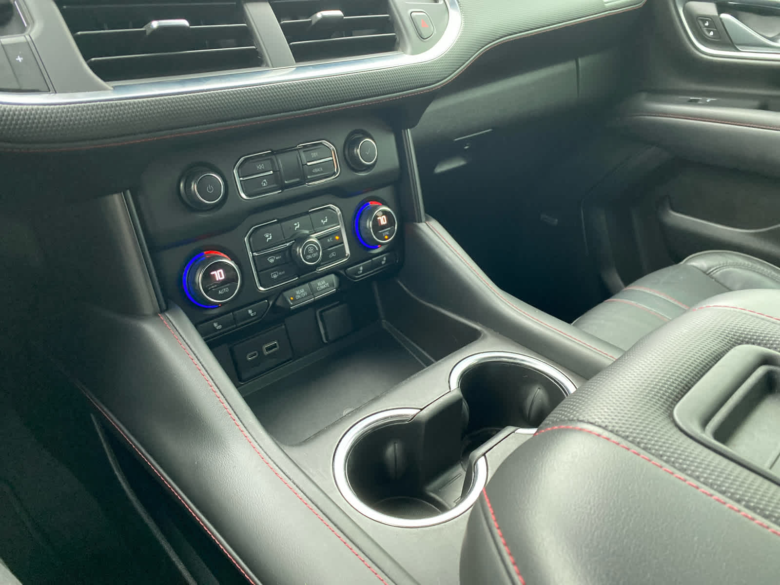 2021 Chevrolet Suburban RST photo 21