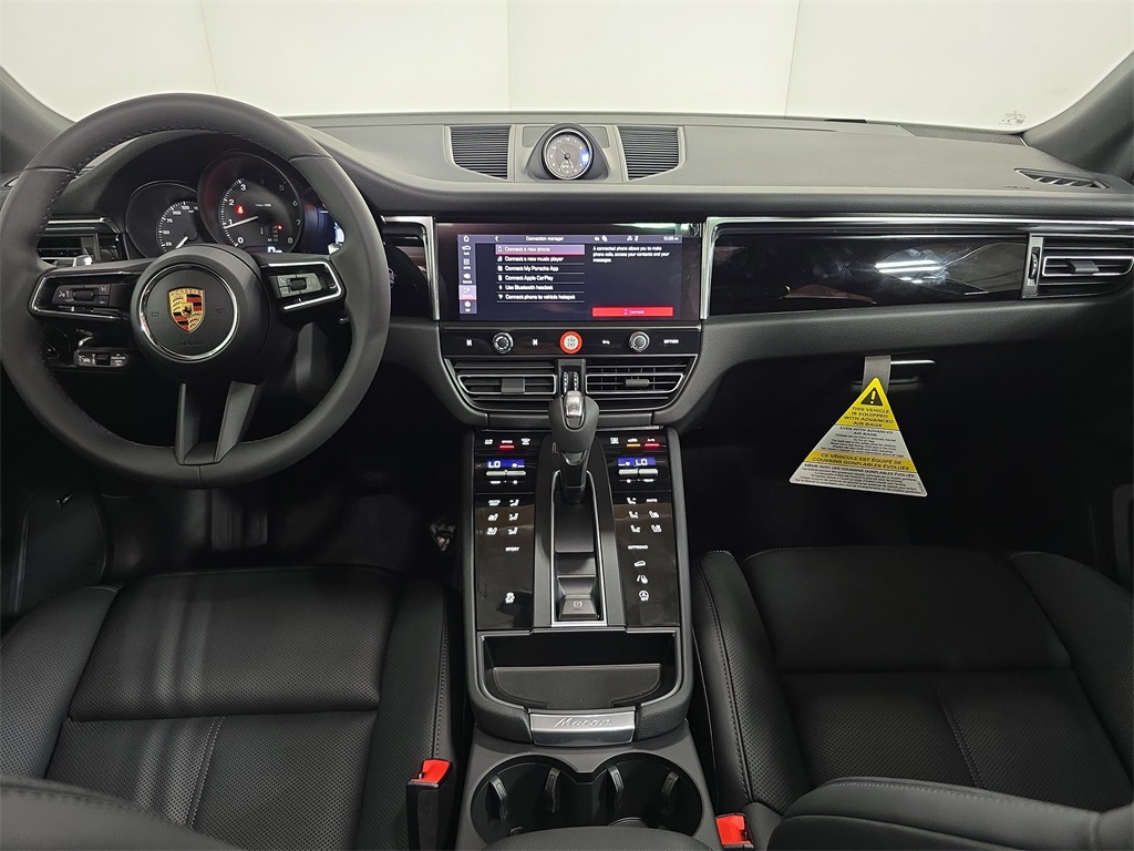 2026 Porsche Macan T photo 13