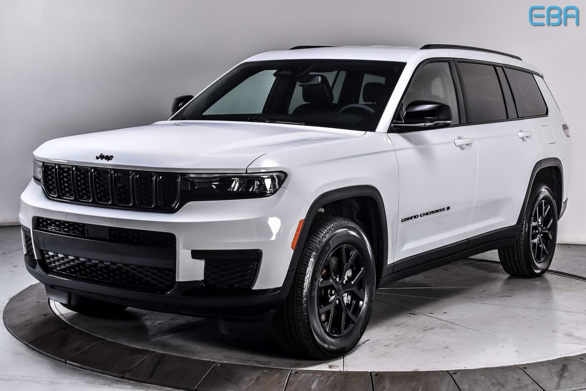 2024 Jeep Grand Cherokee Altitude photo 2