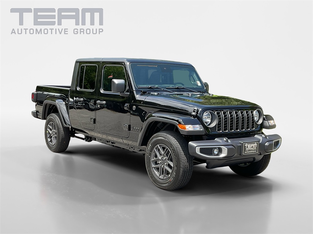 2025 Jeep Gladiator Sport S's photo