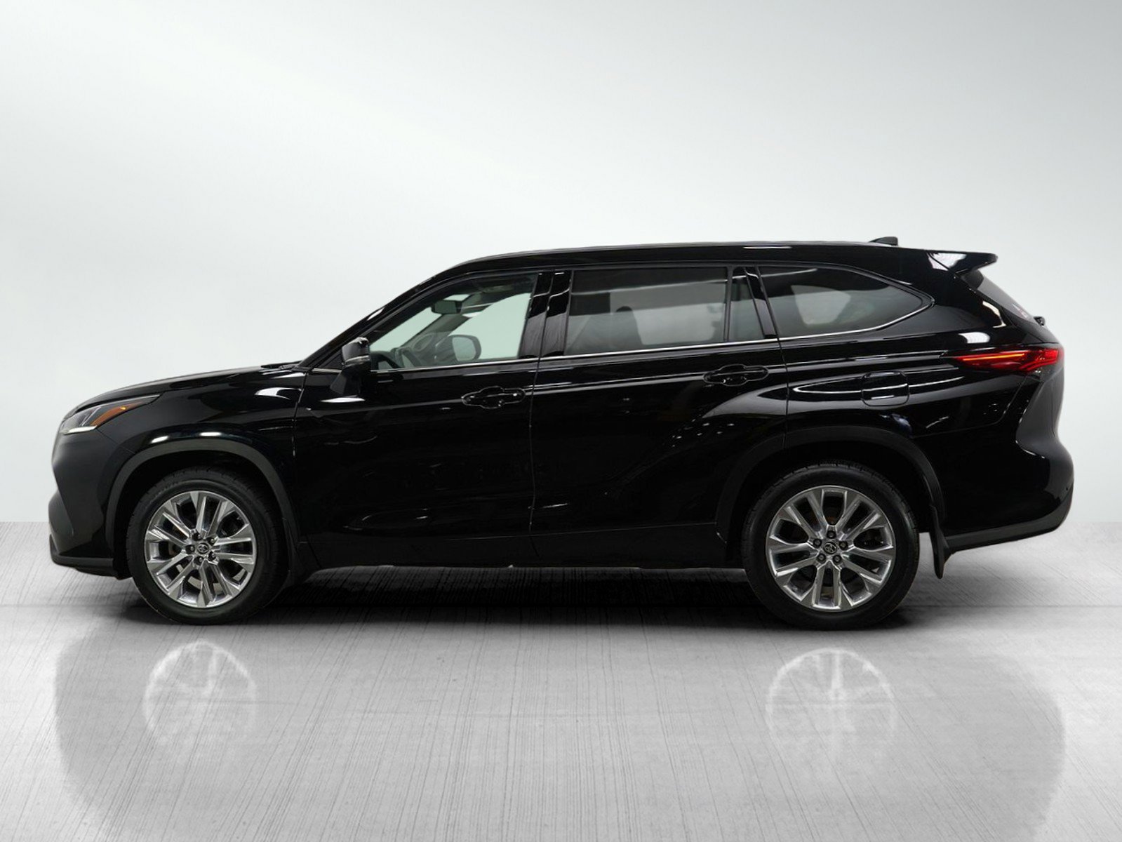Used 2020 Toyota Highlander Limited with VIN 5TDDZRBH8LS002322 for sale in Bloomington, Minnesota