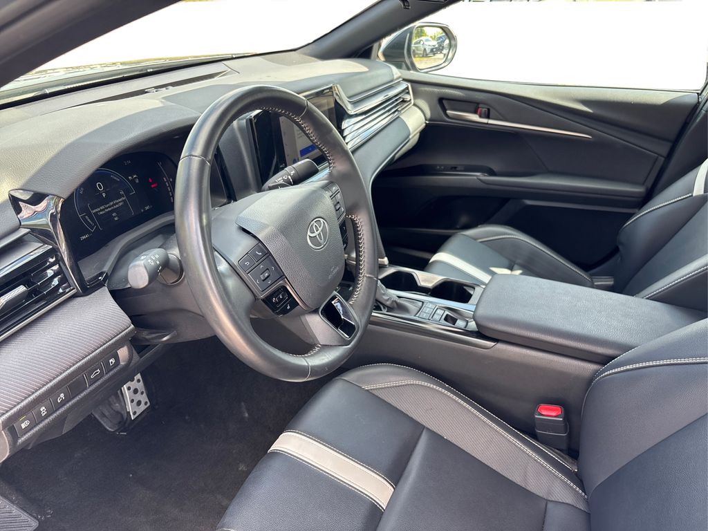 2025 Toyota Camry SE photo 9