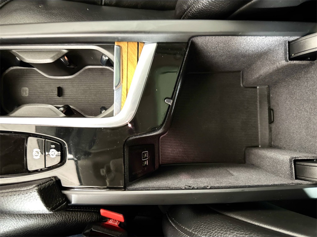 2022 Volvo XC90 T5 Momentum photo 31