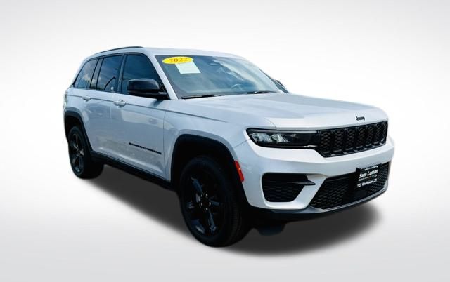 2022 Jeep Grand Cherokee Altitude photo 3