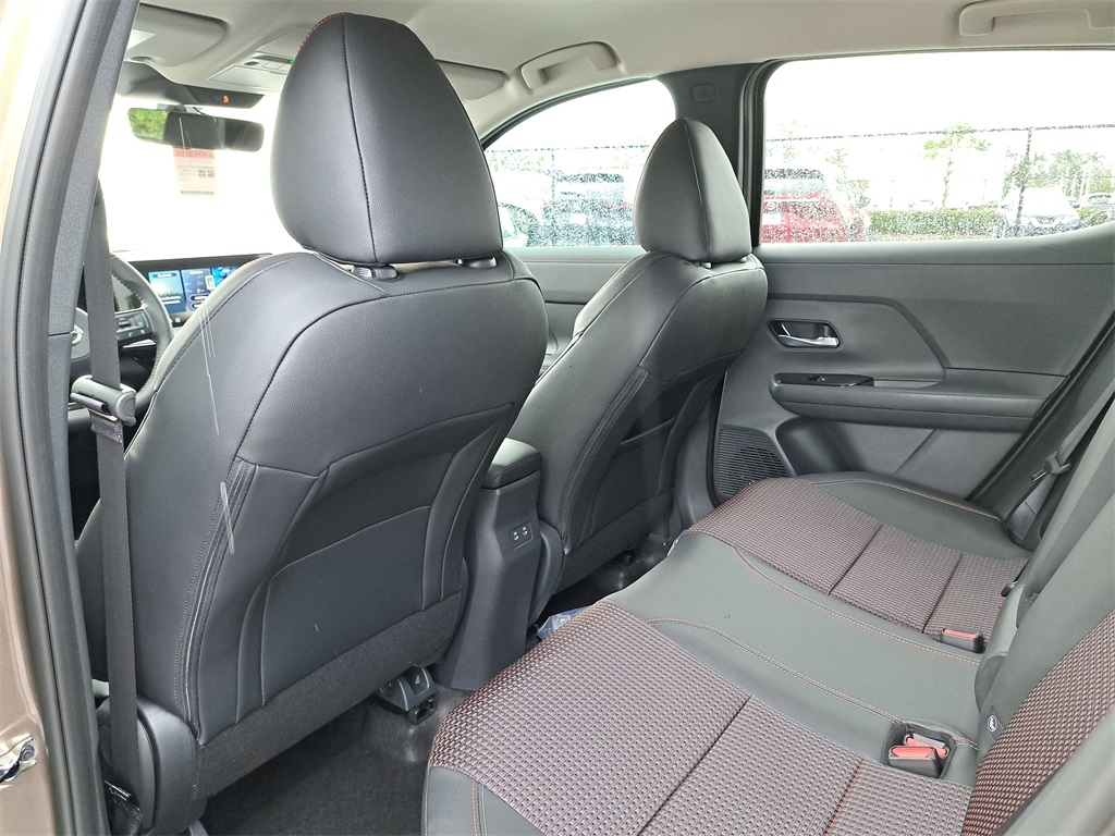 2026 Nissan Kicks SR photo 9