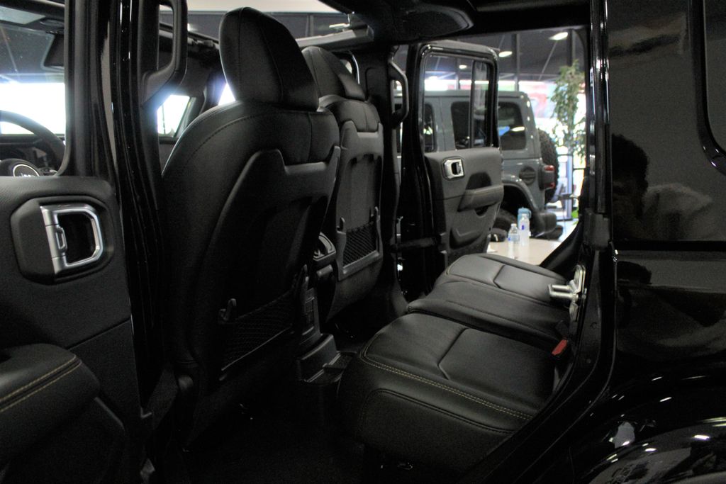 2024 Jeep Wrangler Rubicon 392 photo 5