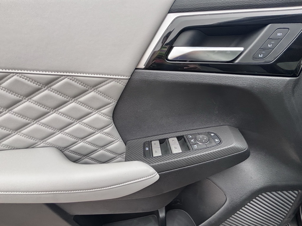 2024 Mitsubishi Outlander PHEV Platinum photo 12