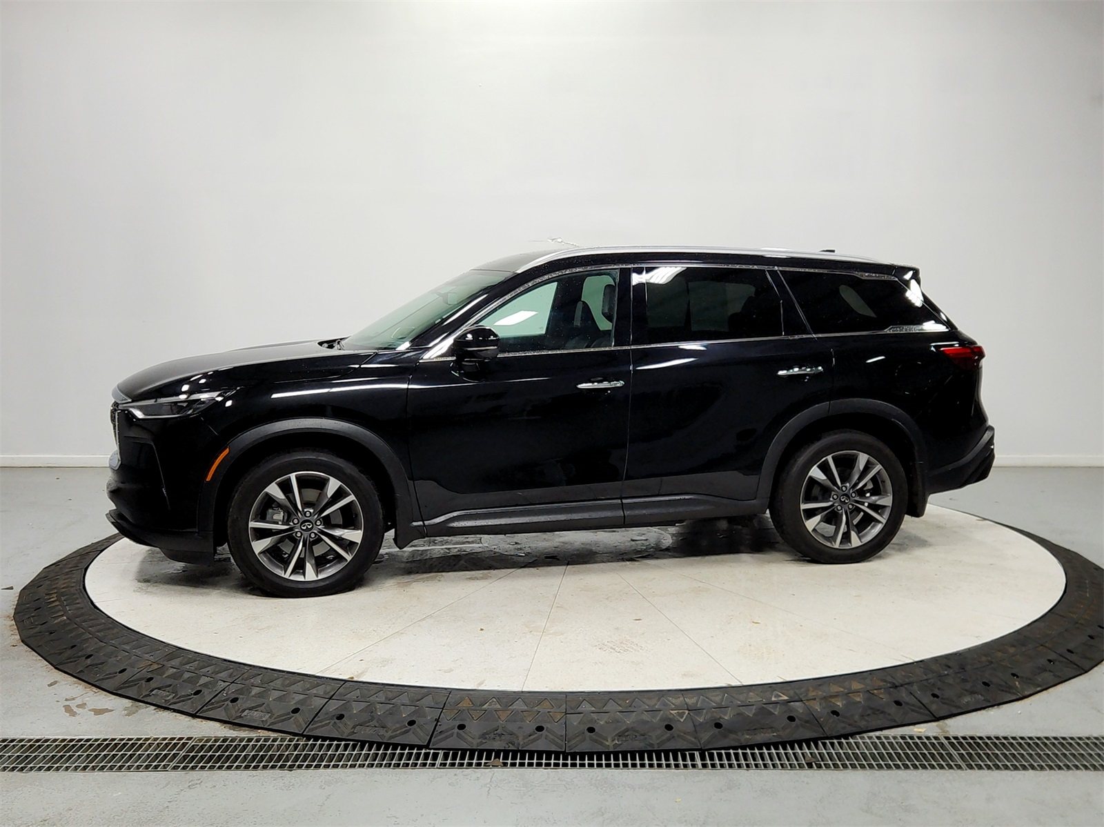 2024 Infiniti QX60 Luxe photo 2