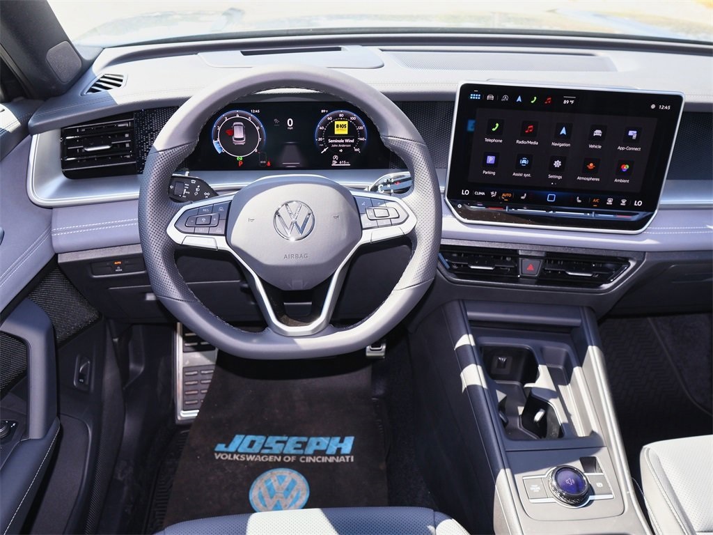 2025 Volkswagen Tiguan SE R-Line Black photo 17