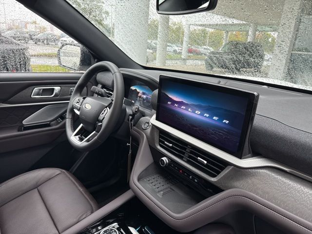 2025 Ford Explorer Platinum photo 14
