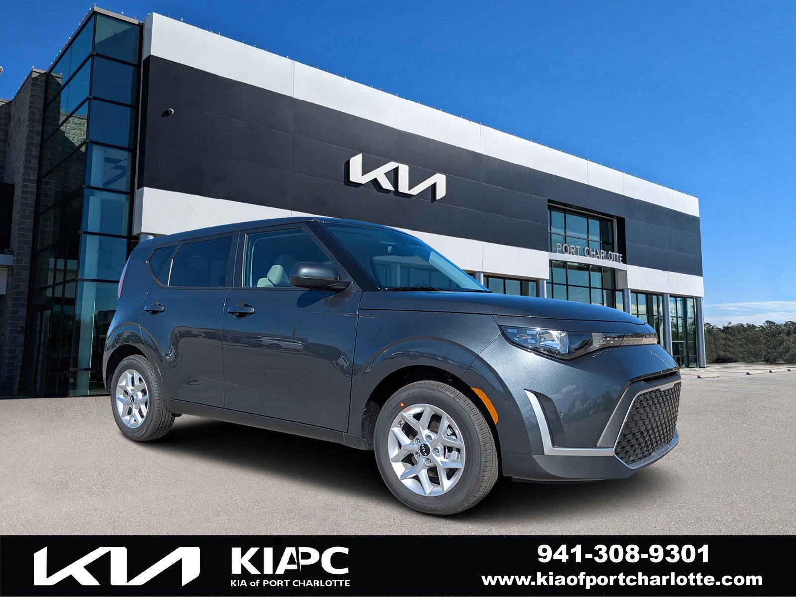 2025 Kia Soul LX's photo
