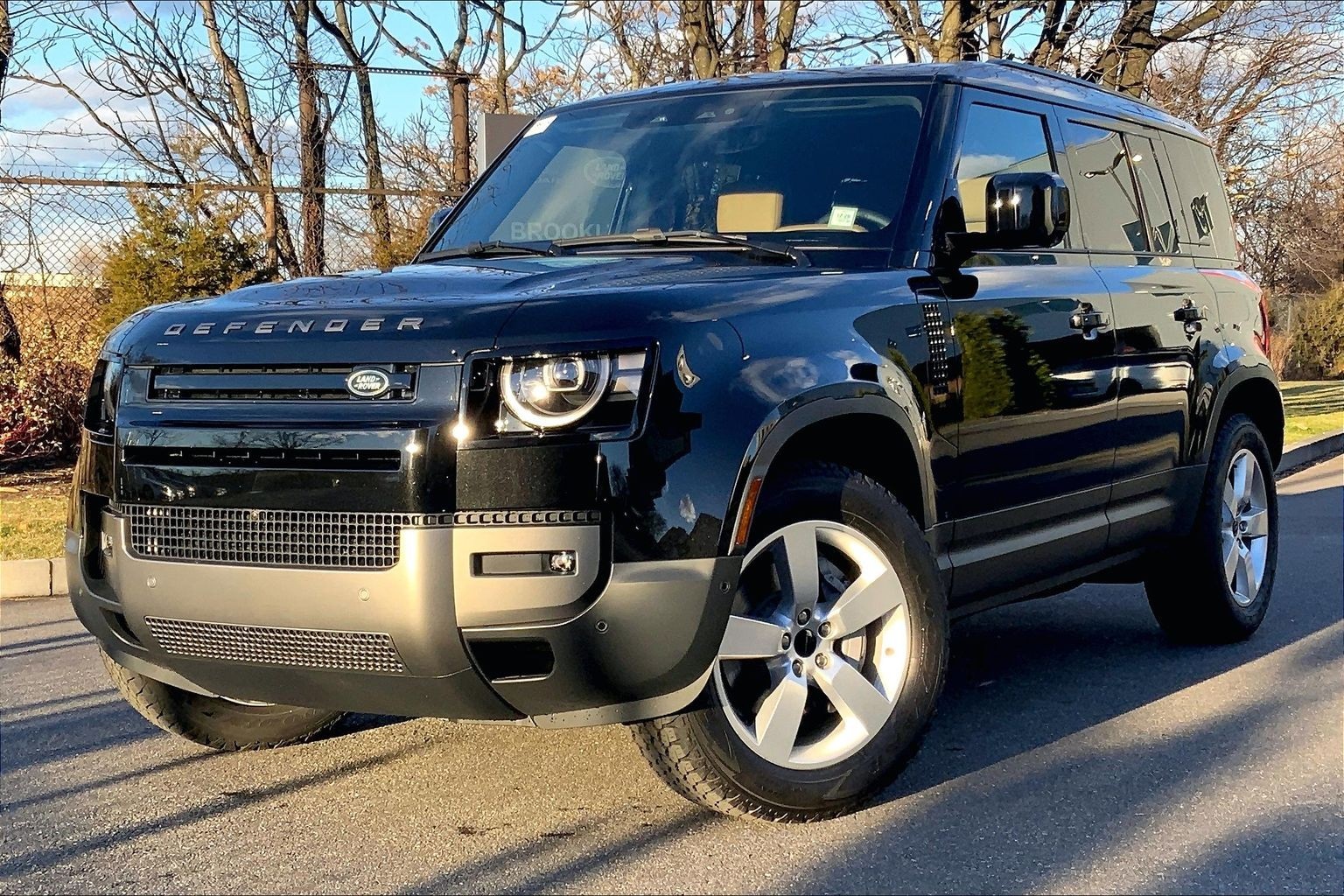 2026 Land Rover Defender S's photo