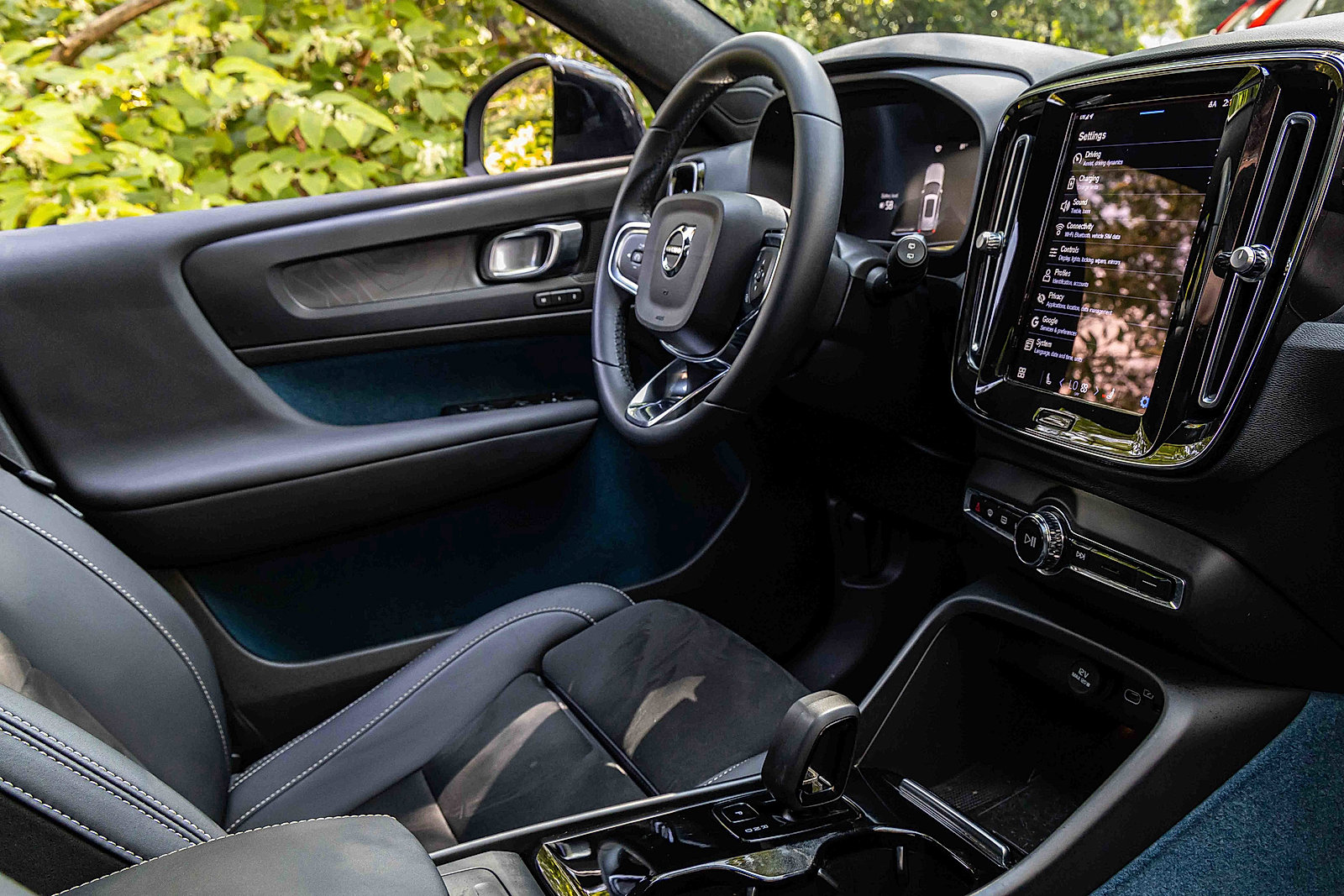2023 Volvo XC40 Recharge Plus photo 23