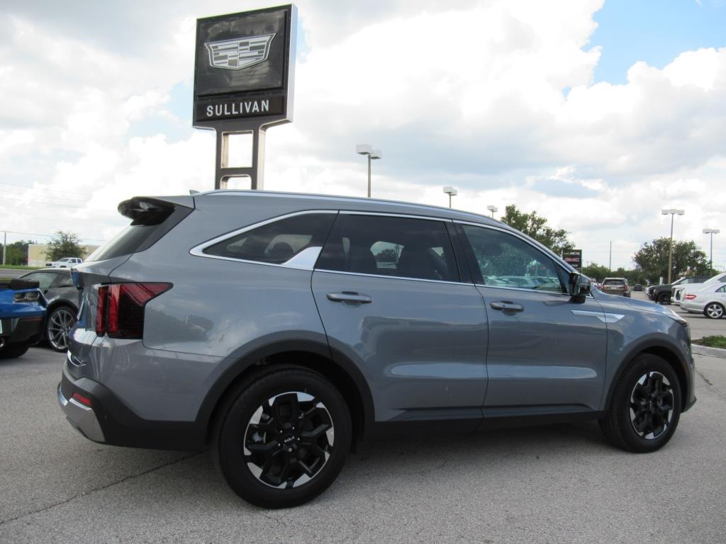 2025 Kia Sorento S photo 4