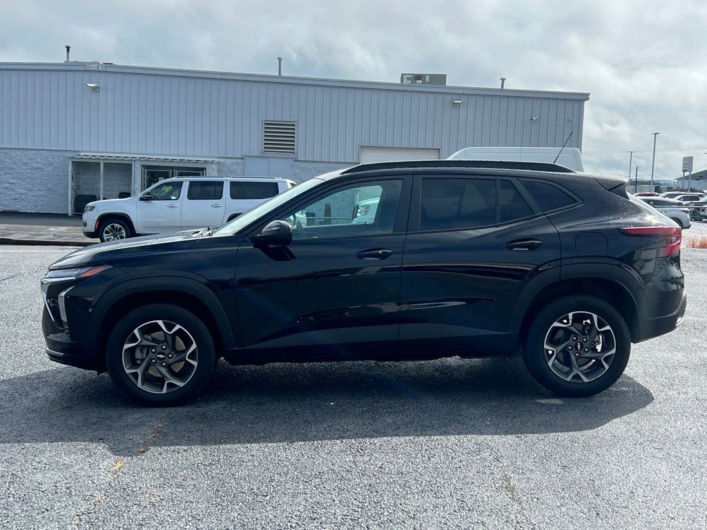 2024 Chevrolet Trax LT photo 7