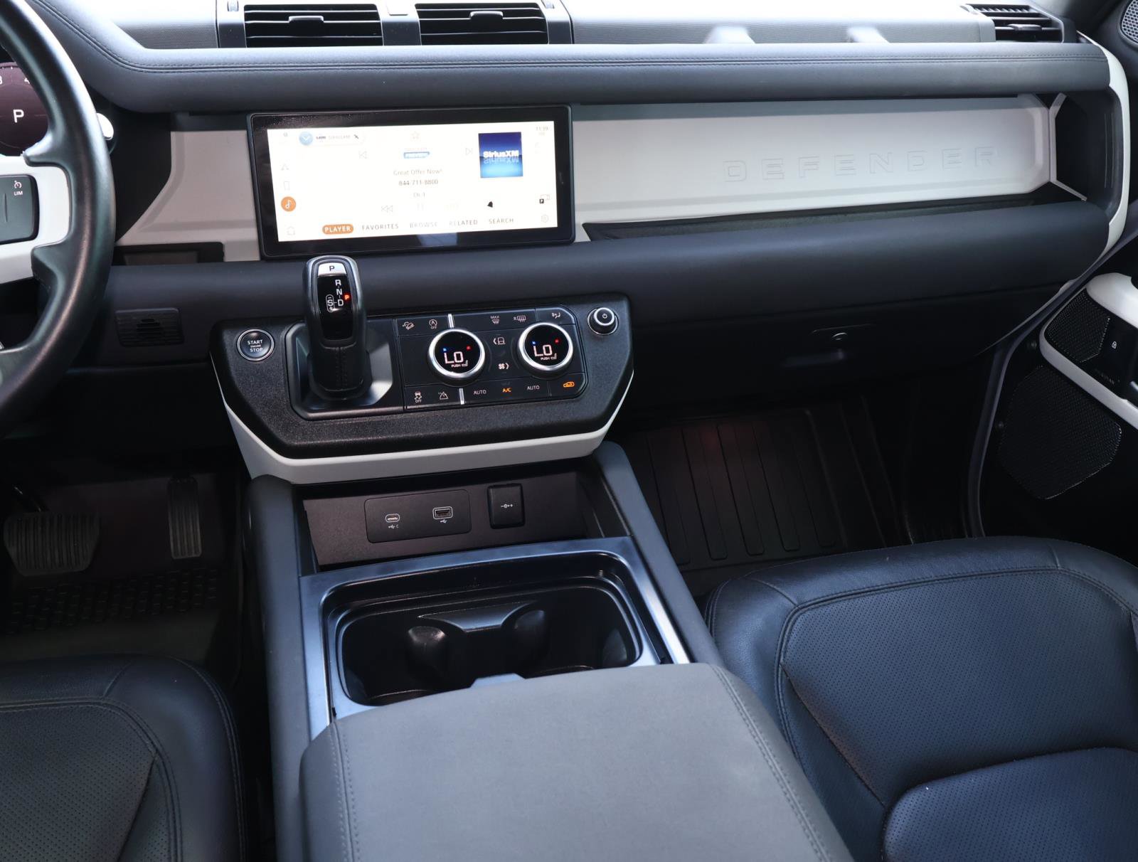 2023 Land Rover Defender S photo 11