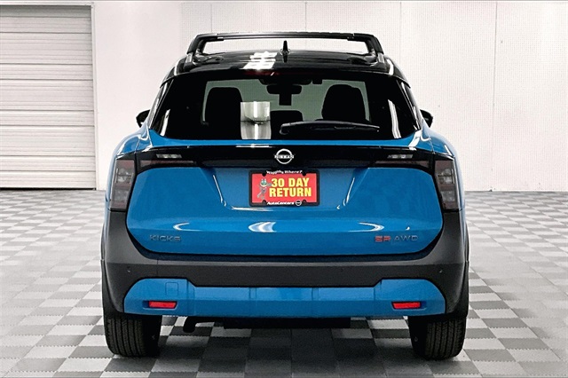 2025 Nissan Kicks SR photo 4