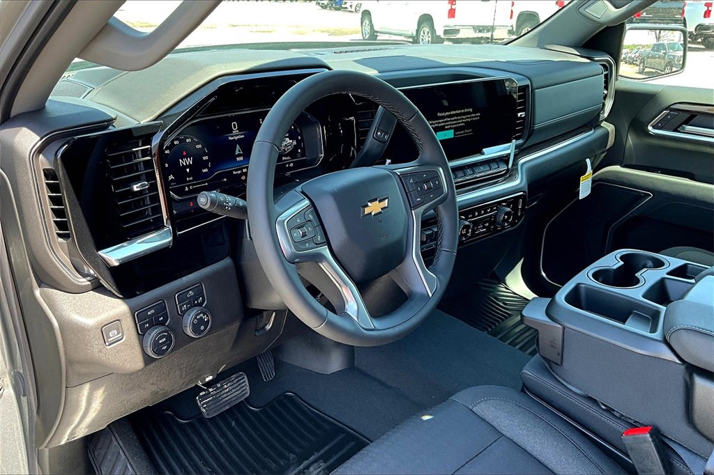 2025 Chevrolet Silverado 1500 LT photo 6