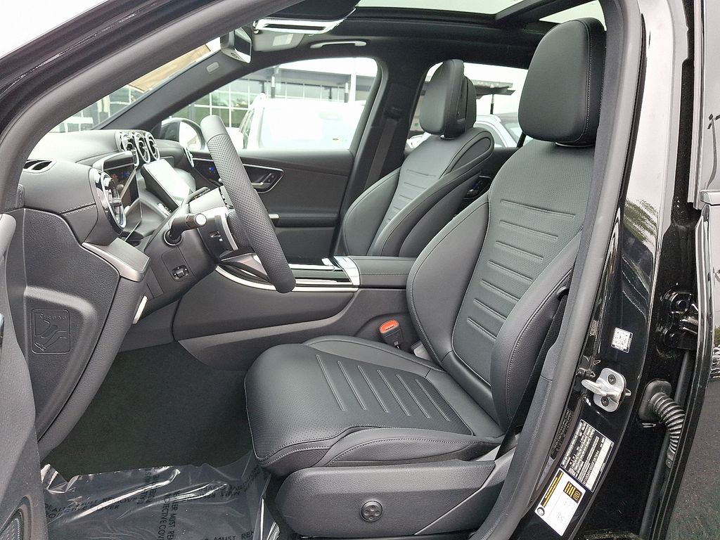 2025 Mercedes Benz GLC 300 4MATIC photo 5