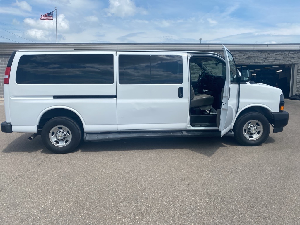 2022 Chevrolet Express 3500 LS photo 6